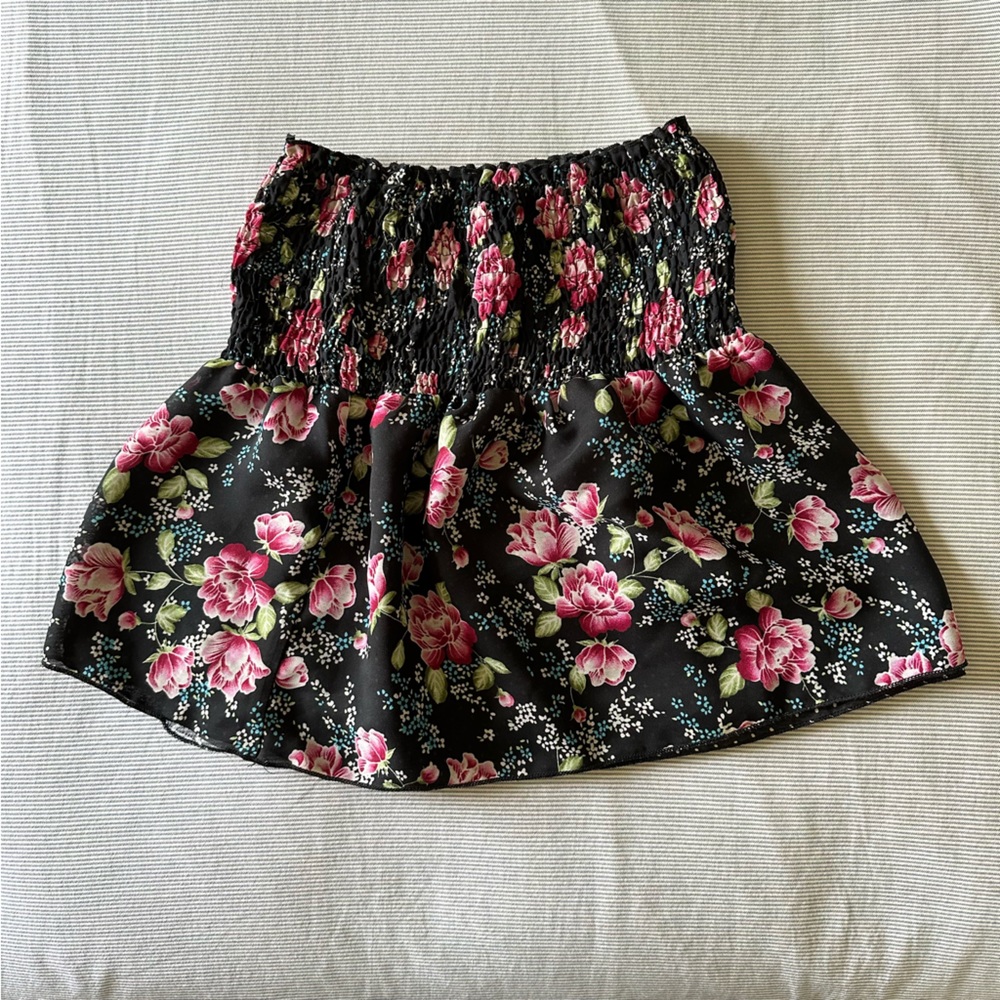✨3/$10✨ Floral / polka dot strapless ruched top, REVERSIBLE